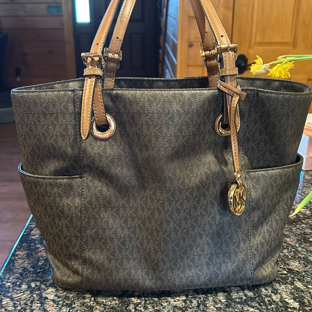 Michael Kors Jet Set Tote